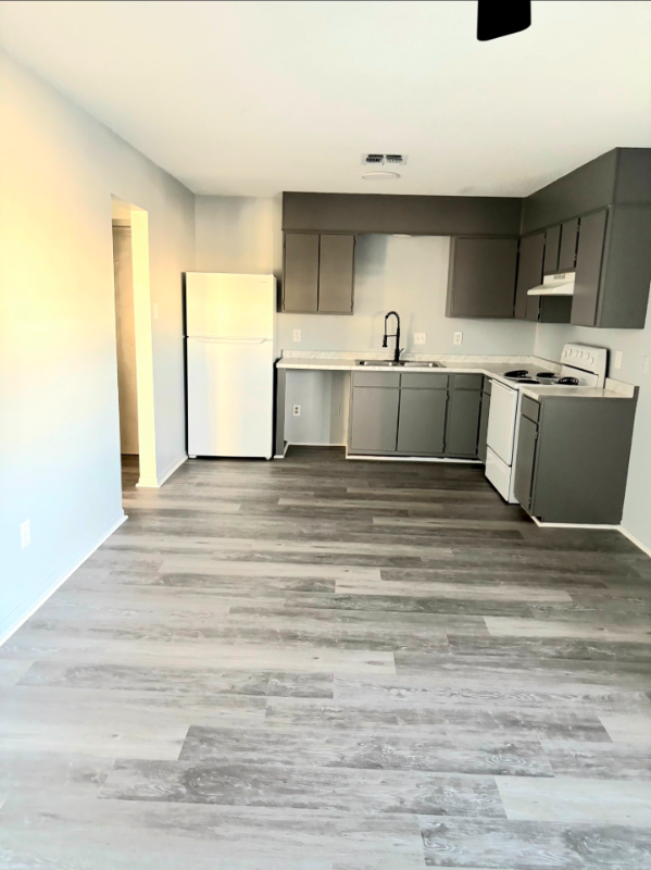 3613 Euclid St #201 - Photo 2 of 9