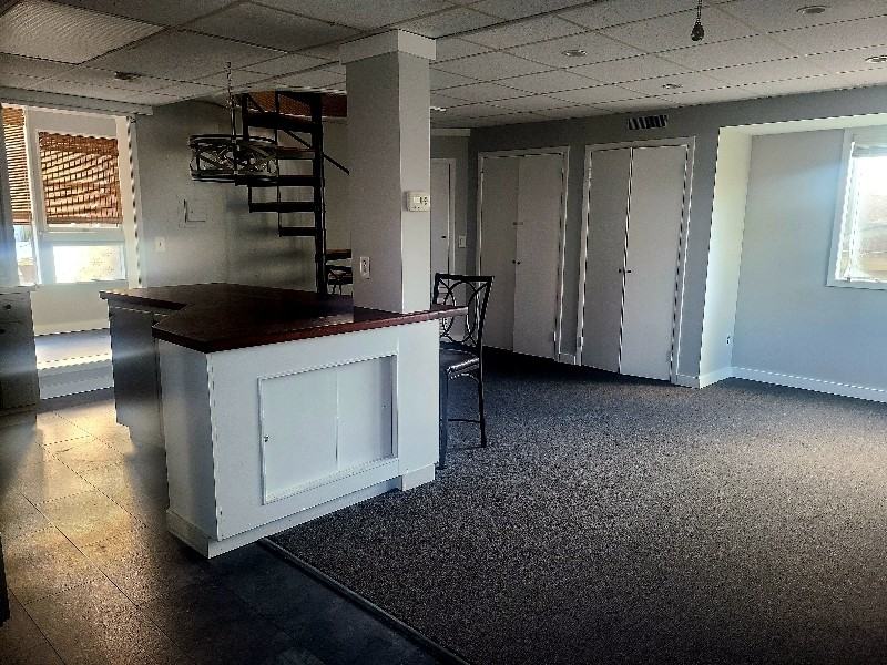 16 Queen Rd - Photo 2 of 9