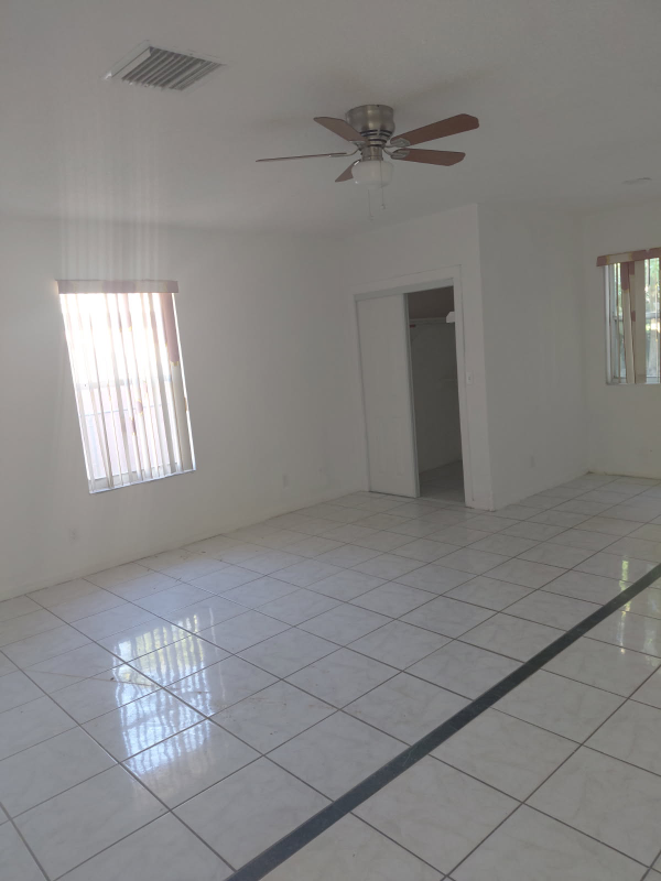 3038 S Palm Dr. - Photo 2 of 9