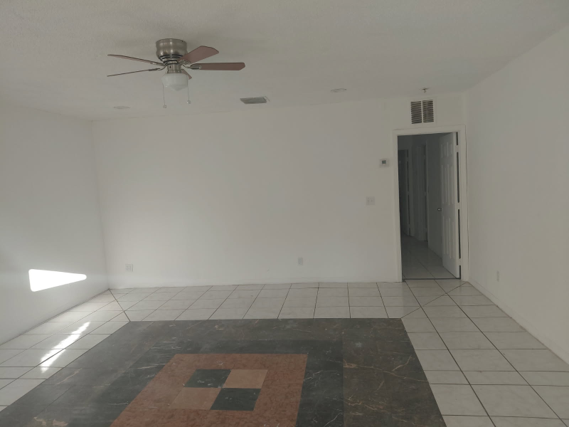 3038 S Palm Dr. - Photo 5 of 9