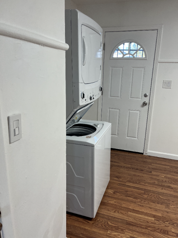 4710 Lincoln St - Photo 2 of 10