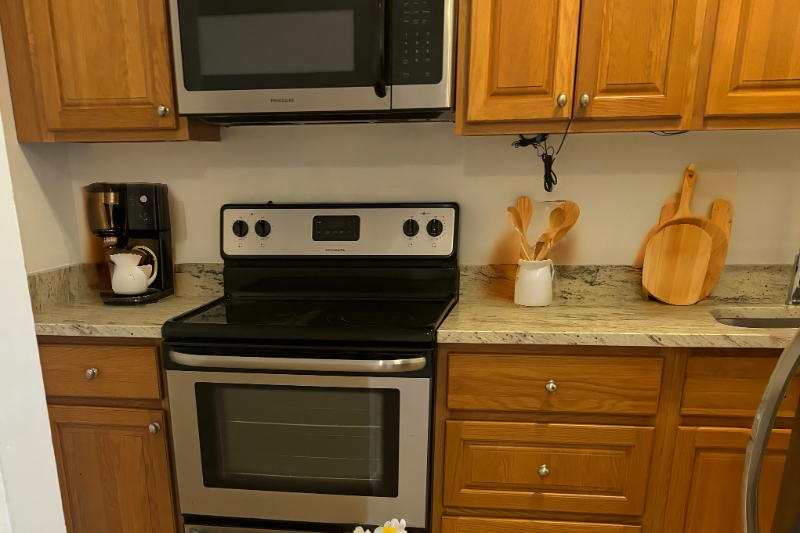 1639 Ne 9th St - Photo 3 of 13