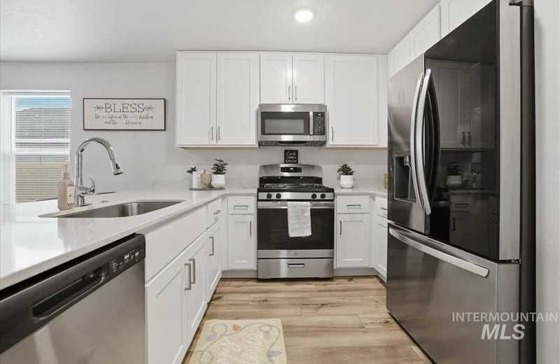 3225 E Mossy Rock Ct - Photo 7 of 15