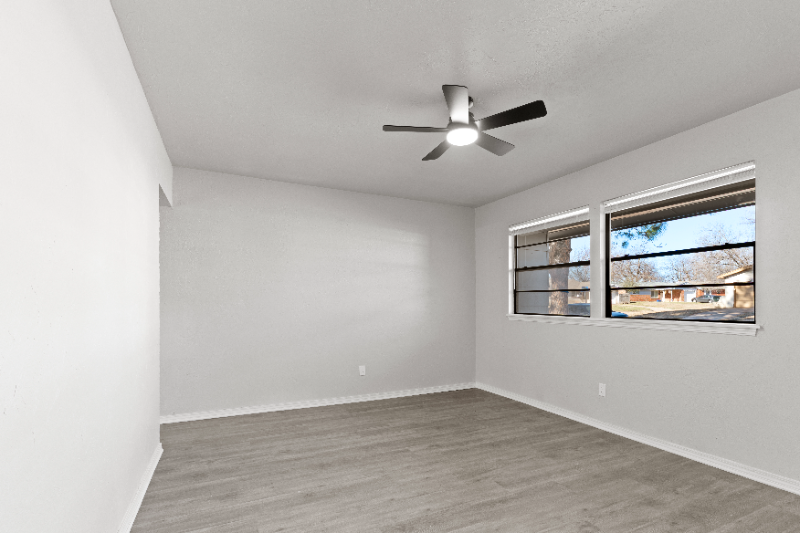 1304 Pinewood Ct - Photo 4 of 20