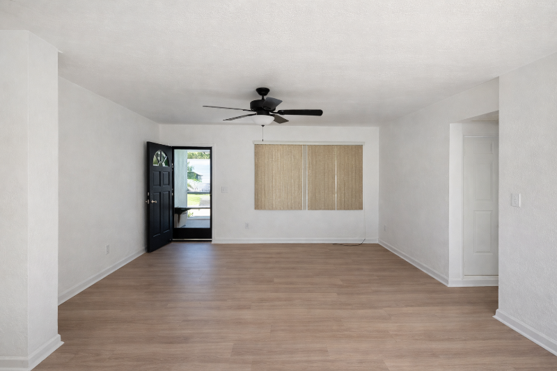 640 Jasmine Rd - Photo 2 of 10