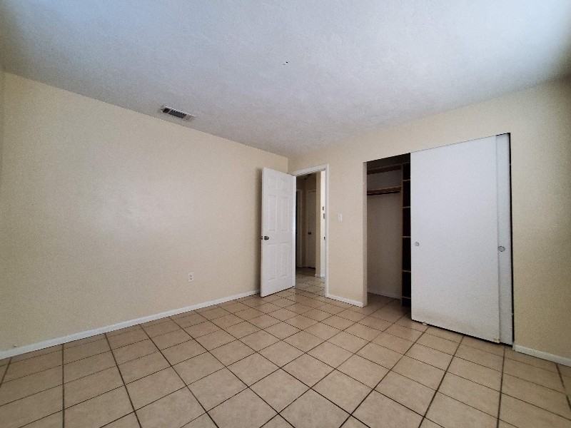 820 Pineland Ave - Photo 3 of 12