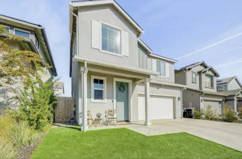 1030 W Prescott Ave - Photo 2 of 20