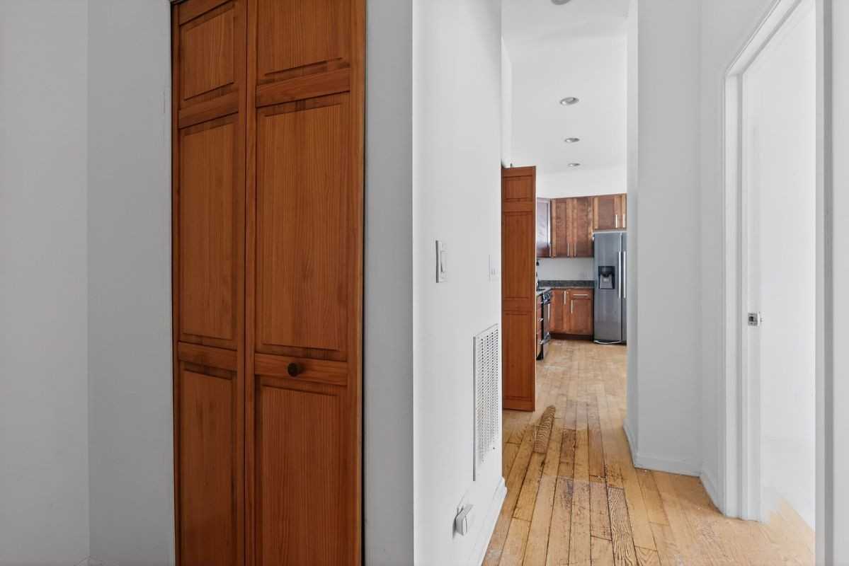 811 W Eastwood Ave ##101 - Photo 3 of 7