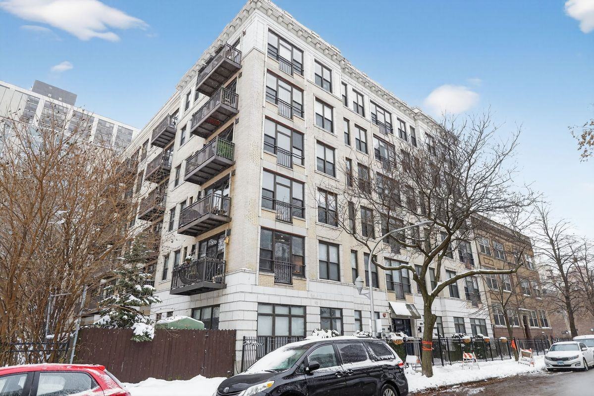 811 W Eastwood Ave ##101 - Photo 4 of 7