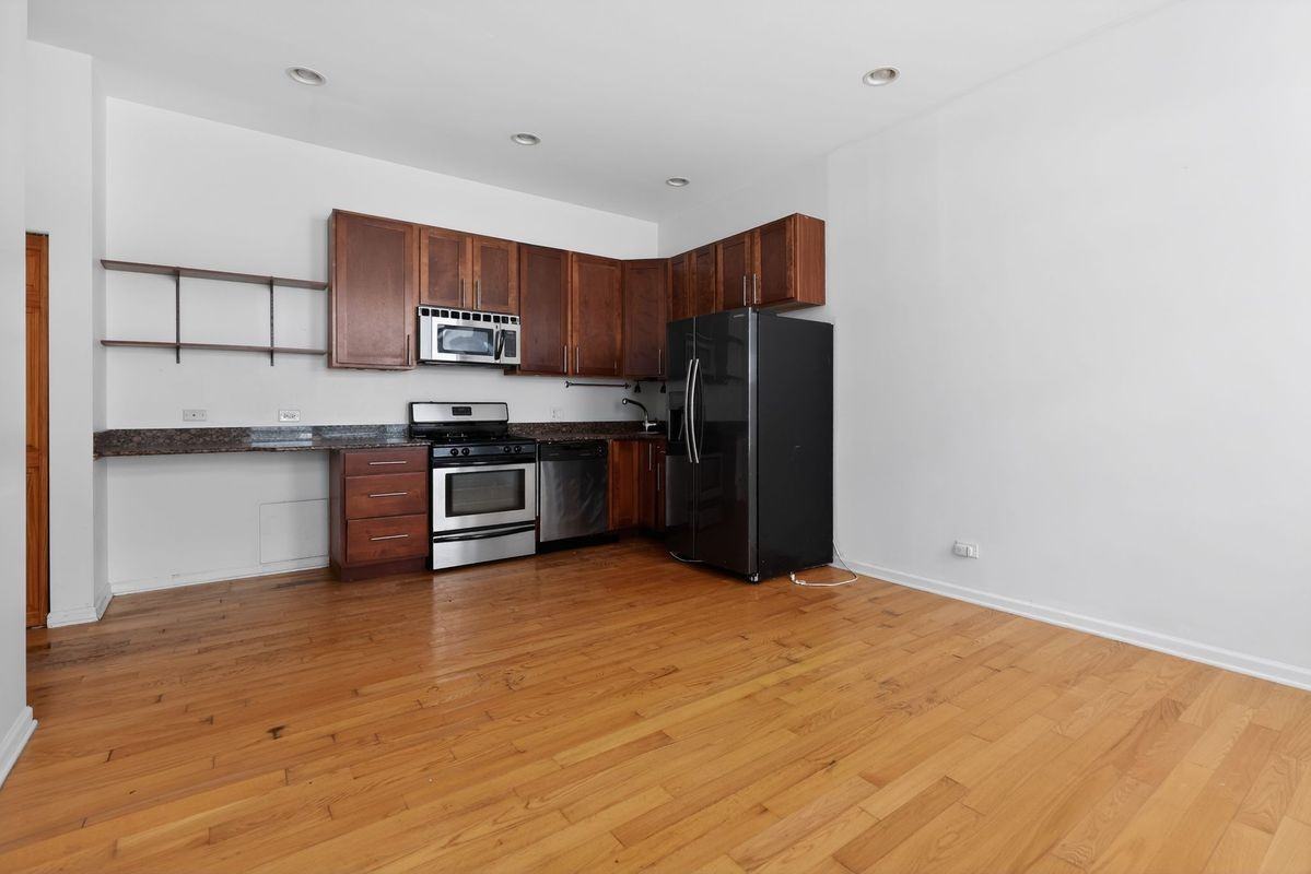 811 W Eastwood Ave ##101 - Photo 6 of 7