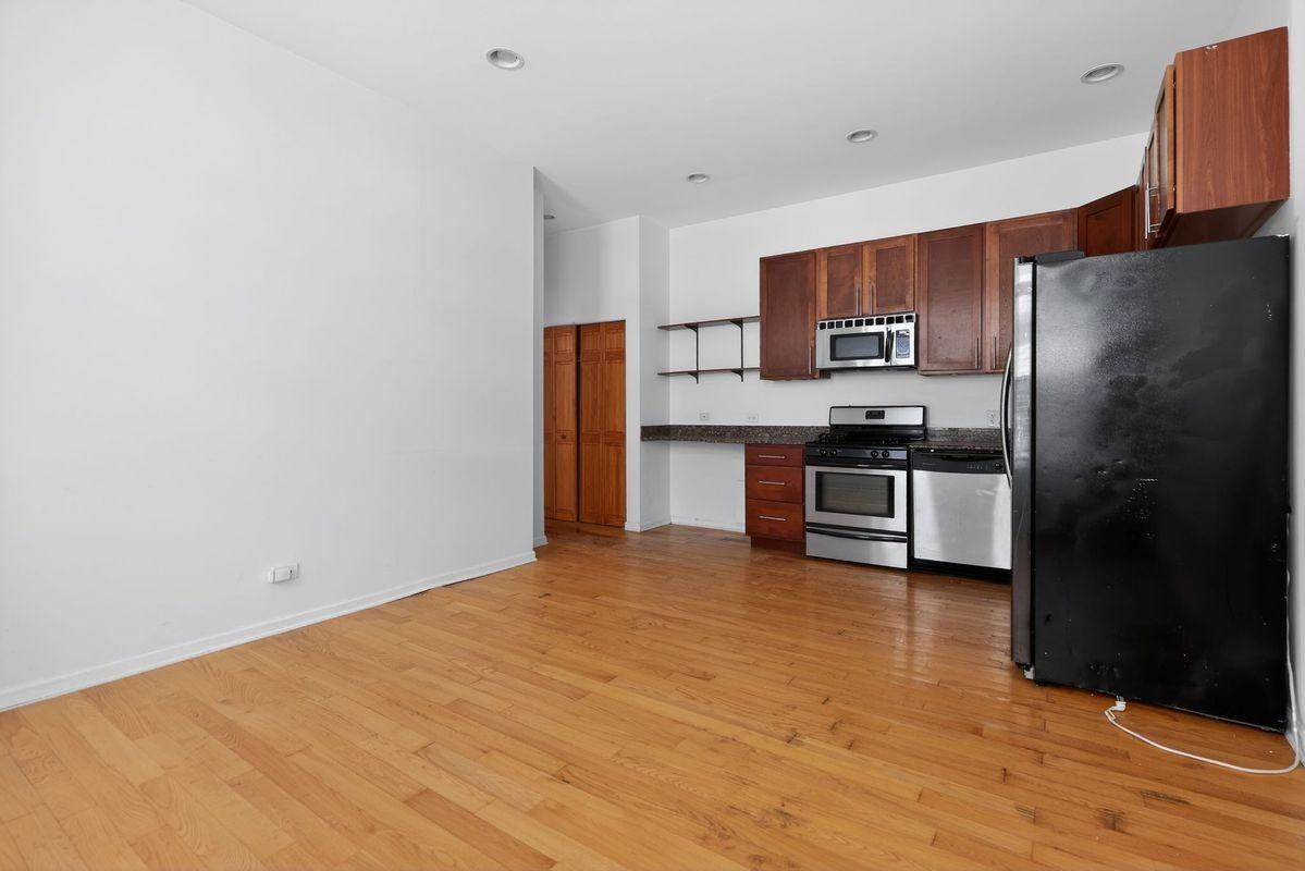 811 W Eastwood Ave ##101 - Photo 7 of 7