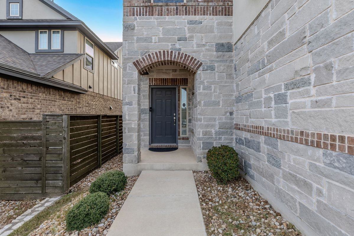 3651 Sandy Brook Dr - Photo 3 of 33