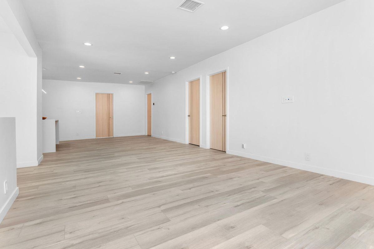 2611 S Bentley Ave - Photo 6 of 11