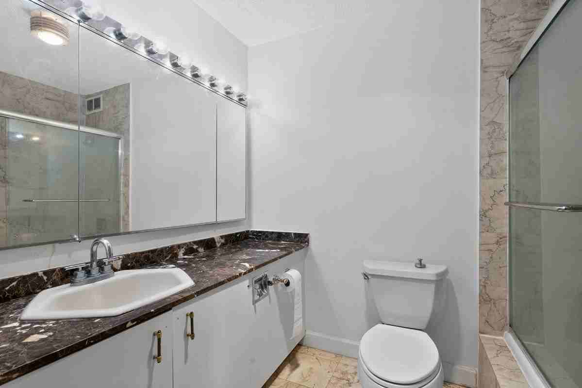 360 E Randolph St - Photo 4 of 10