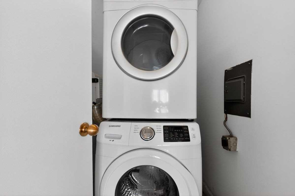 360 E Randolph St - Photo 5 of 10