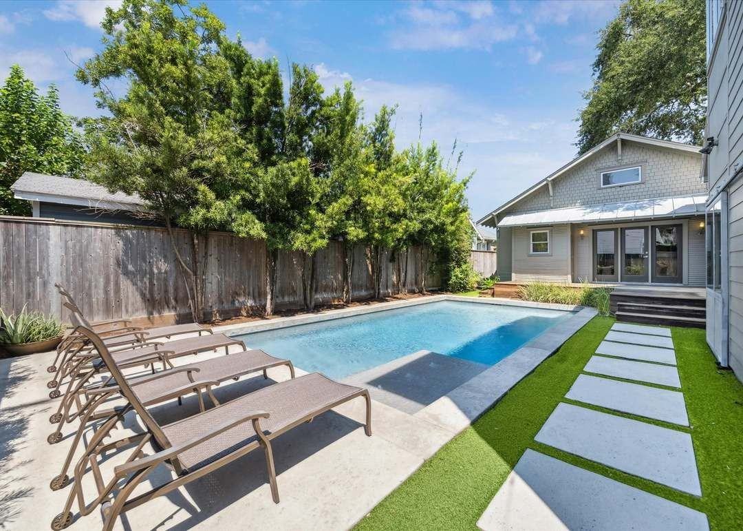 1021 Harvard St - Photo 2 of 26