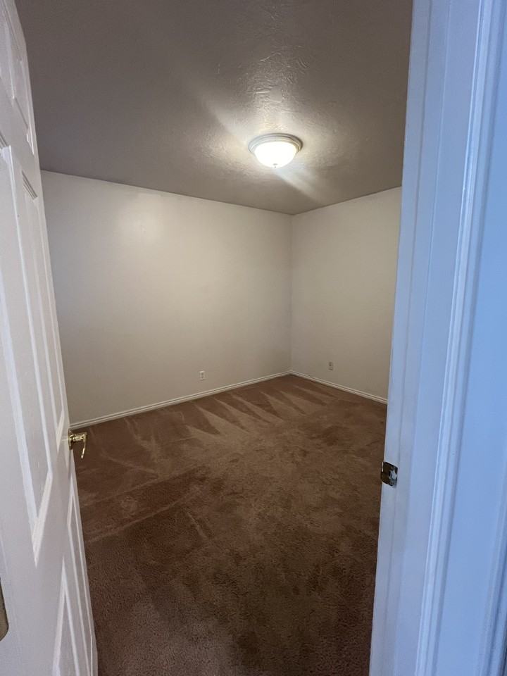 1546 W 3280 S #16B - Photo 3 of 13