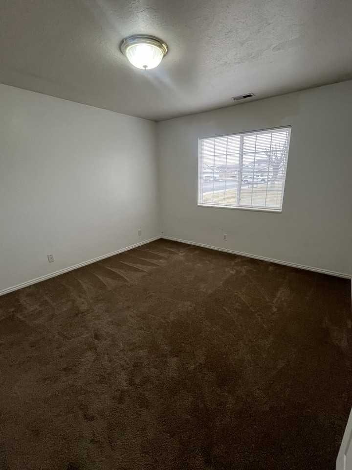 1546 W 3280 S #16B - Photo 7 of 13