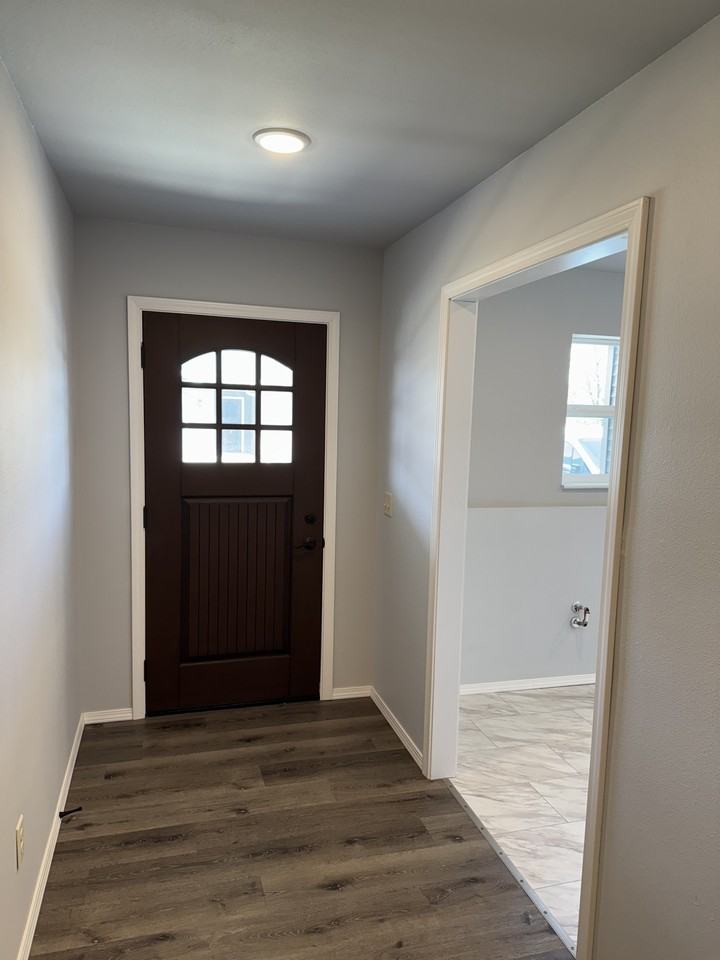 2483 Chestnut Dr - Photo 3 of 17