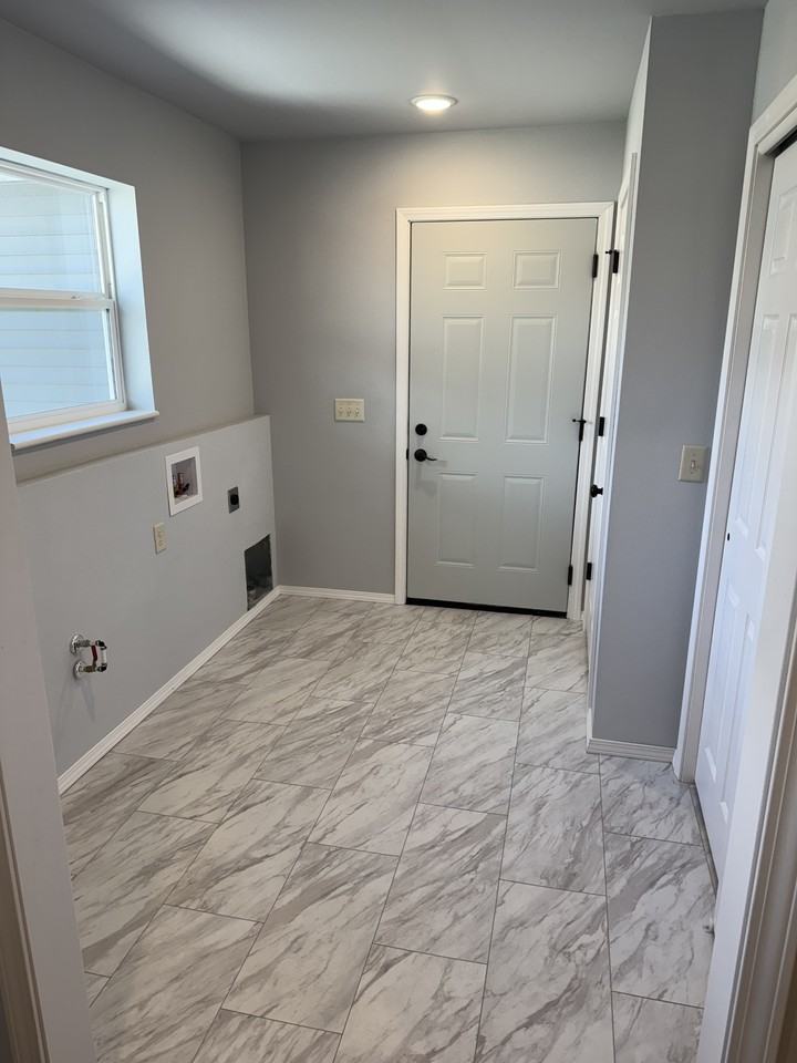 2483 Chestnut Dr - Photo 4 of 17