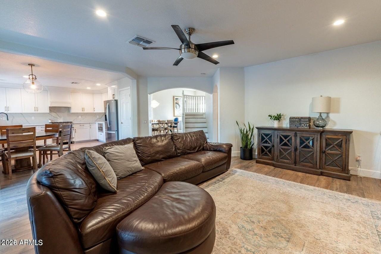 16223 N 10th Ave - Photo 7 of 31