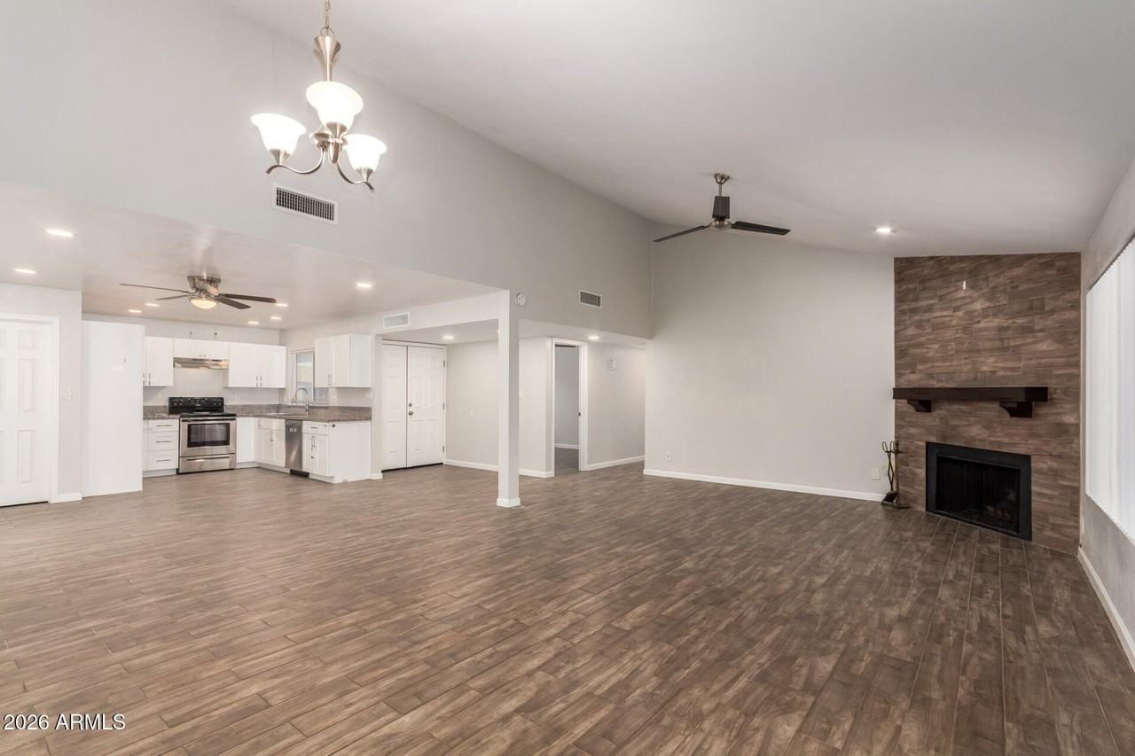 6428 W Sunnyslope Ln - Photo 5 of 26