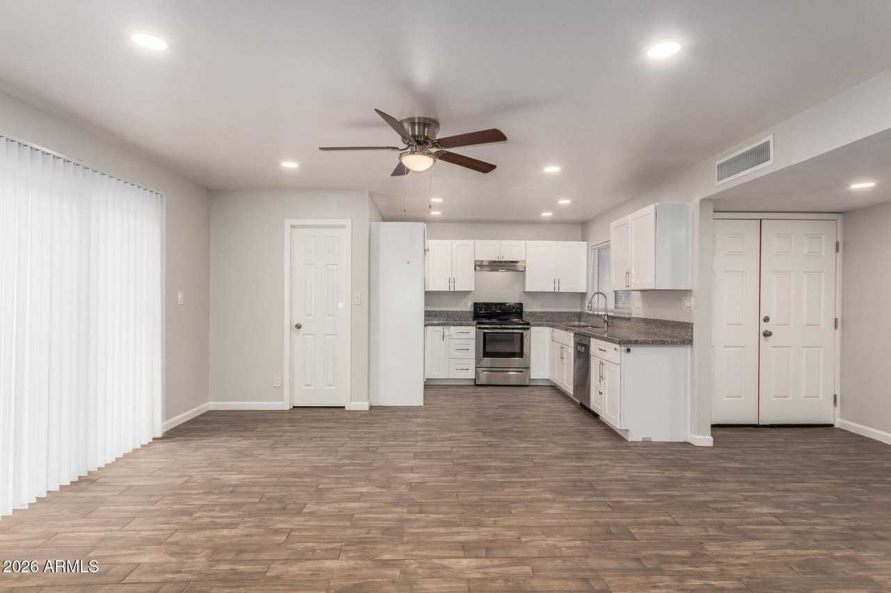 6428 W Sunnyslope Ln - Photo 6 of 26