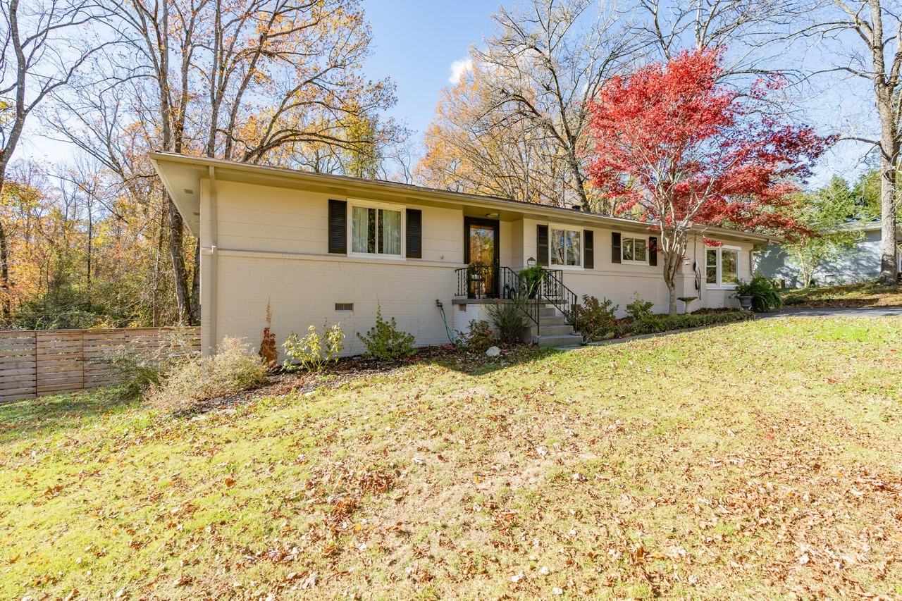 708 Danbury Dr - Photo 3 of 40