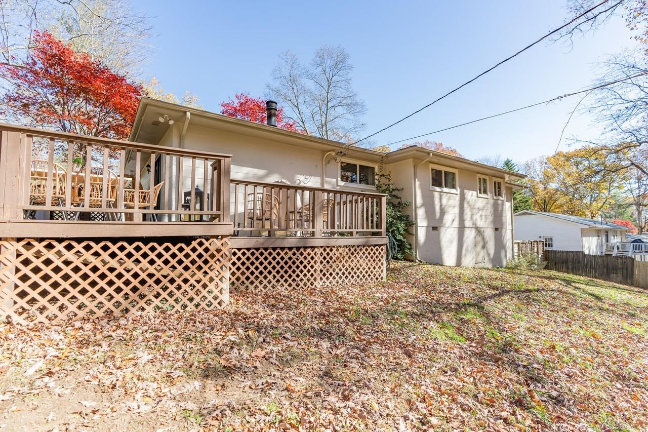 708 Danbury Dr - Photo 4 of 40