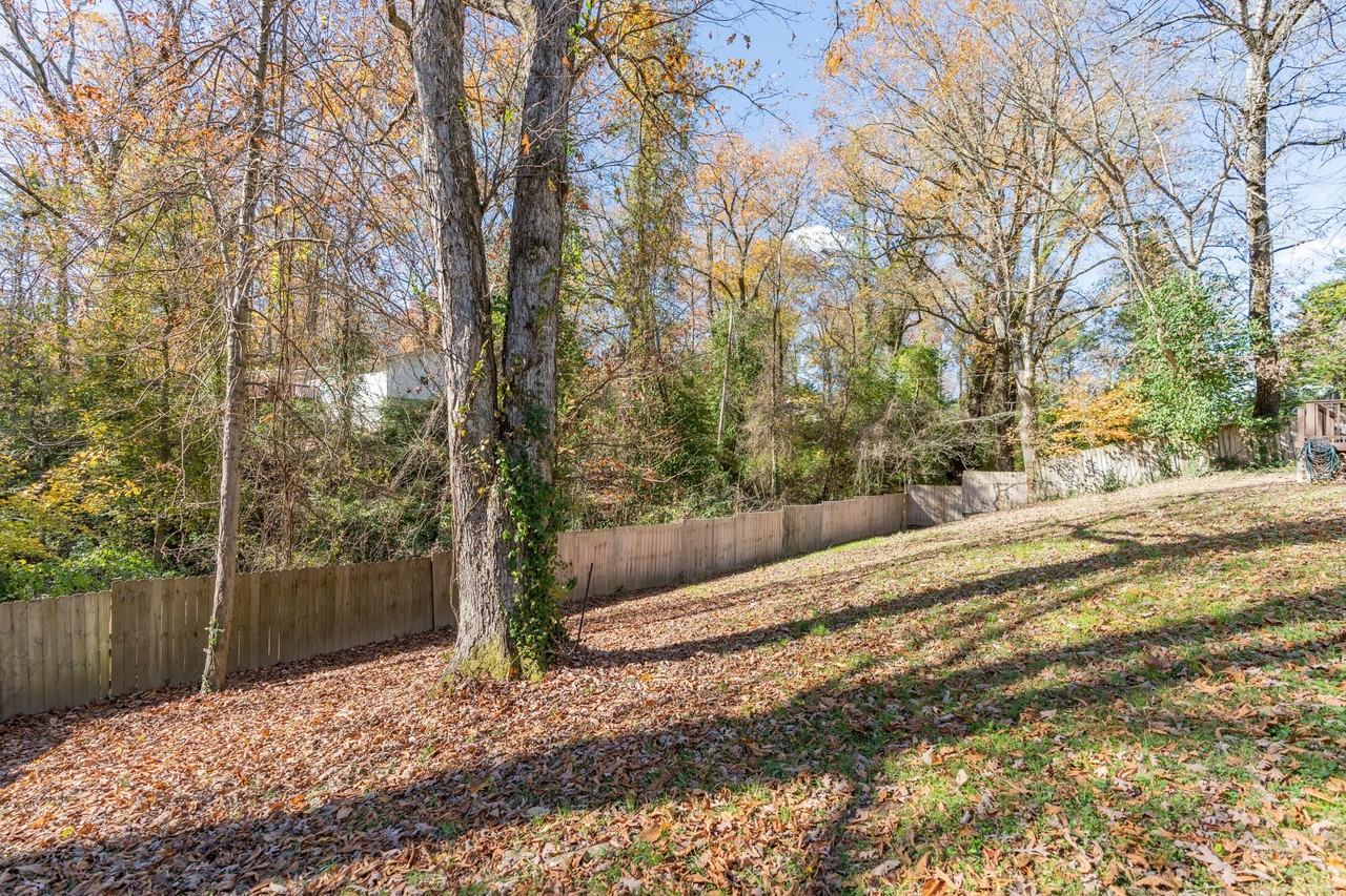 708 Danbury Dr - Photo 5 of 40