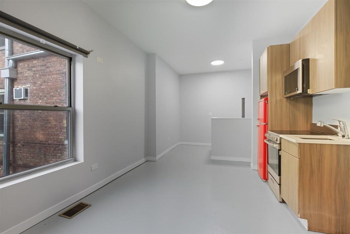 4700 N Racine Ave #106 - Photo 3 of 10