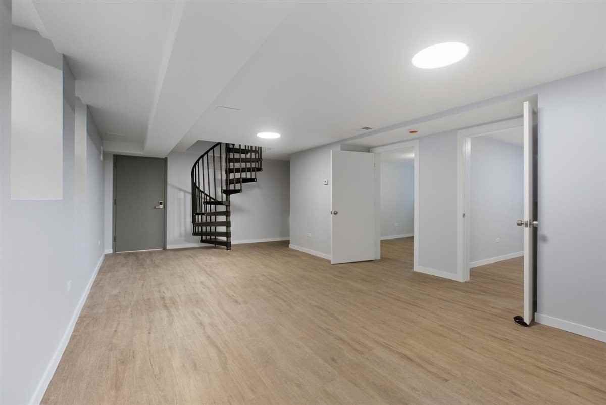 4700 N Racine Ave #106 - Photo 5 of 10