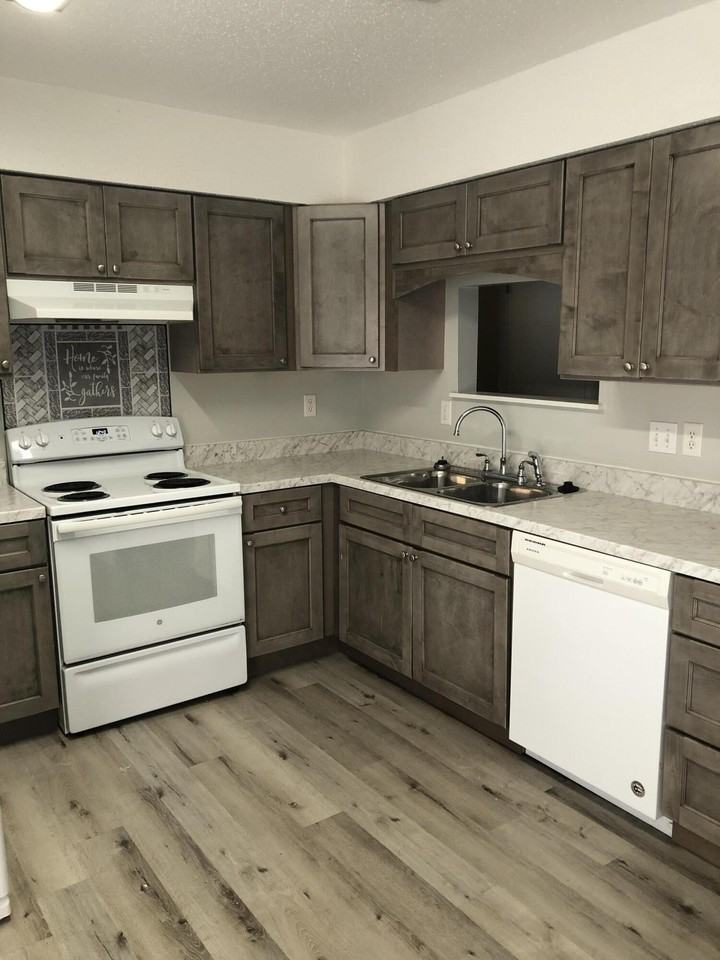 806 Meadow Ln - Photo 3 of 17