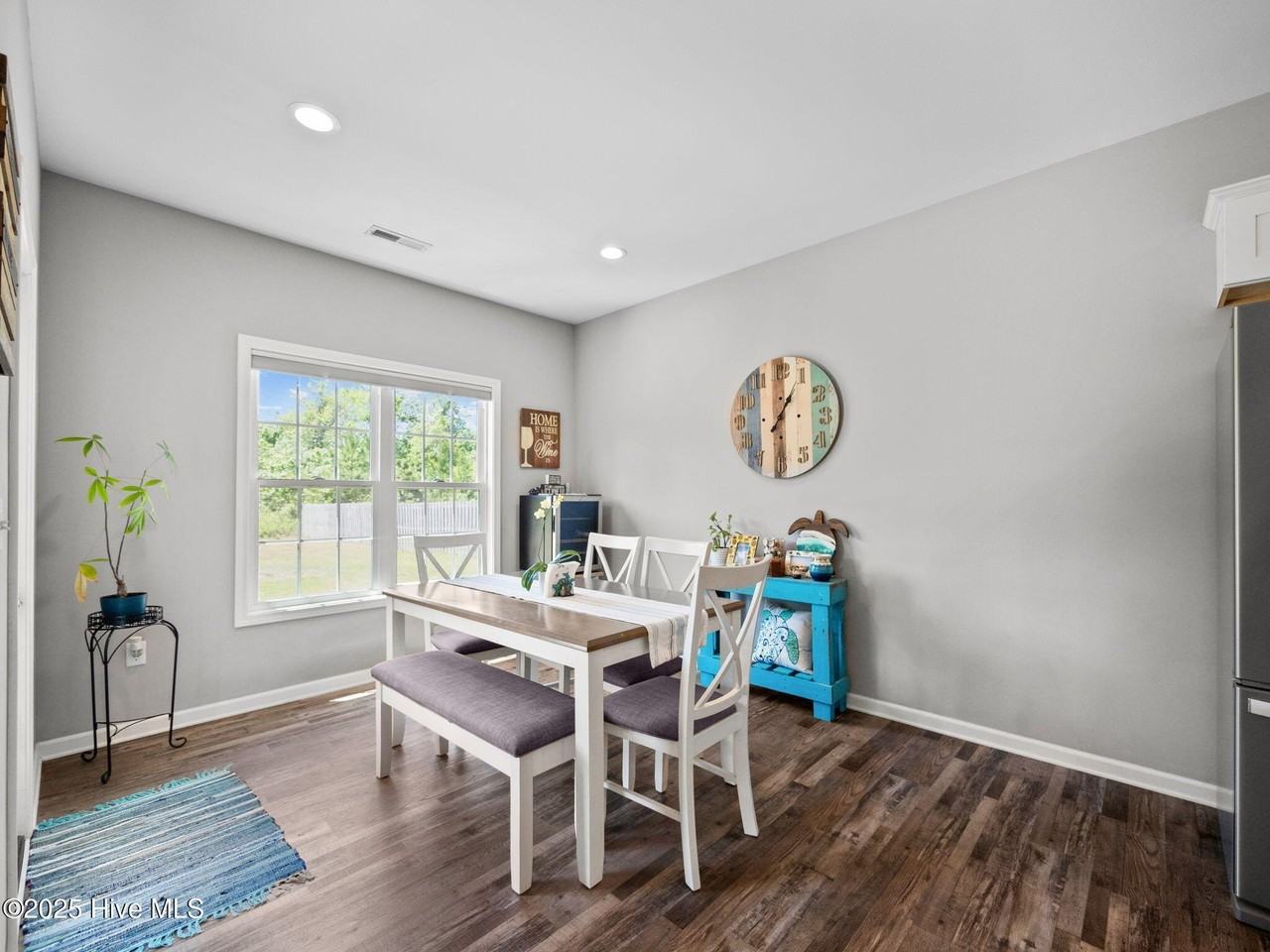 512 Hazelwood Dr - Photo 7 of 33