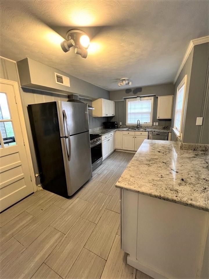 448 N White Station Rd - Photo 7 of 9