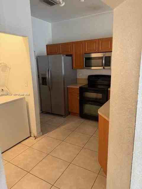 649 Nw 21st Ave #0 - Photo 4 of 10