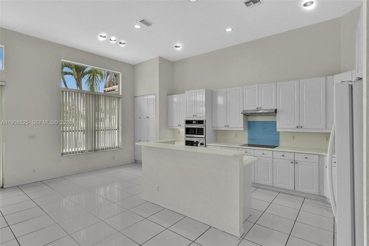 18579 Harbor Light Way - Photo 7 of 30