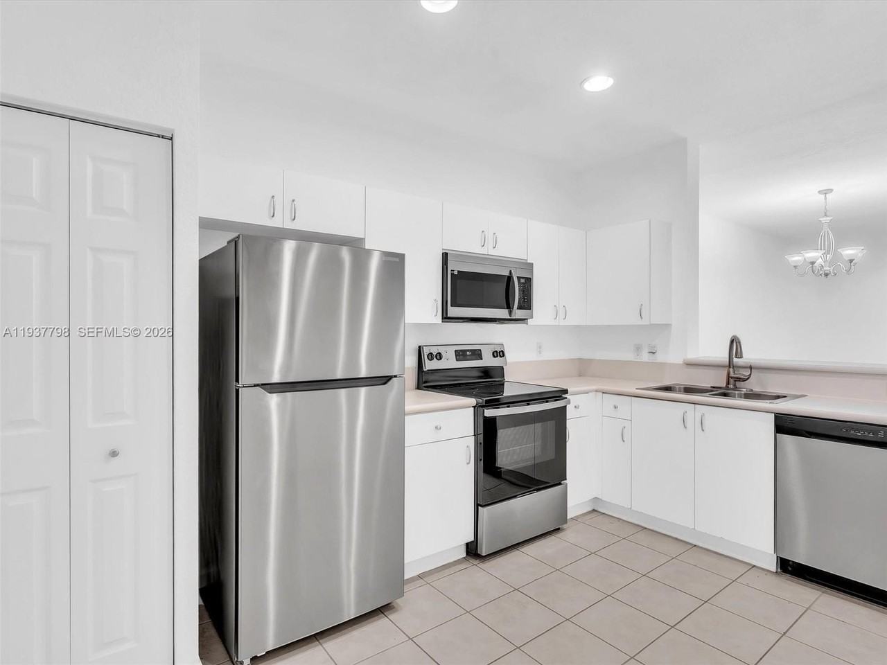 3873 Tree Top Dr #3873 - Photo 6 of 46