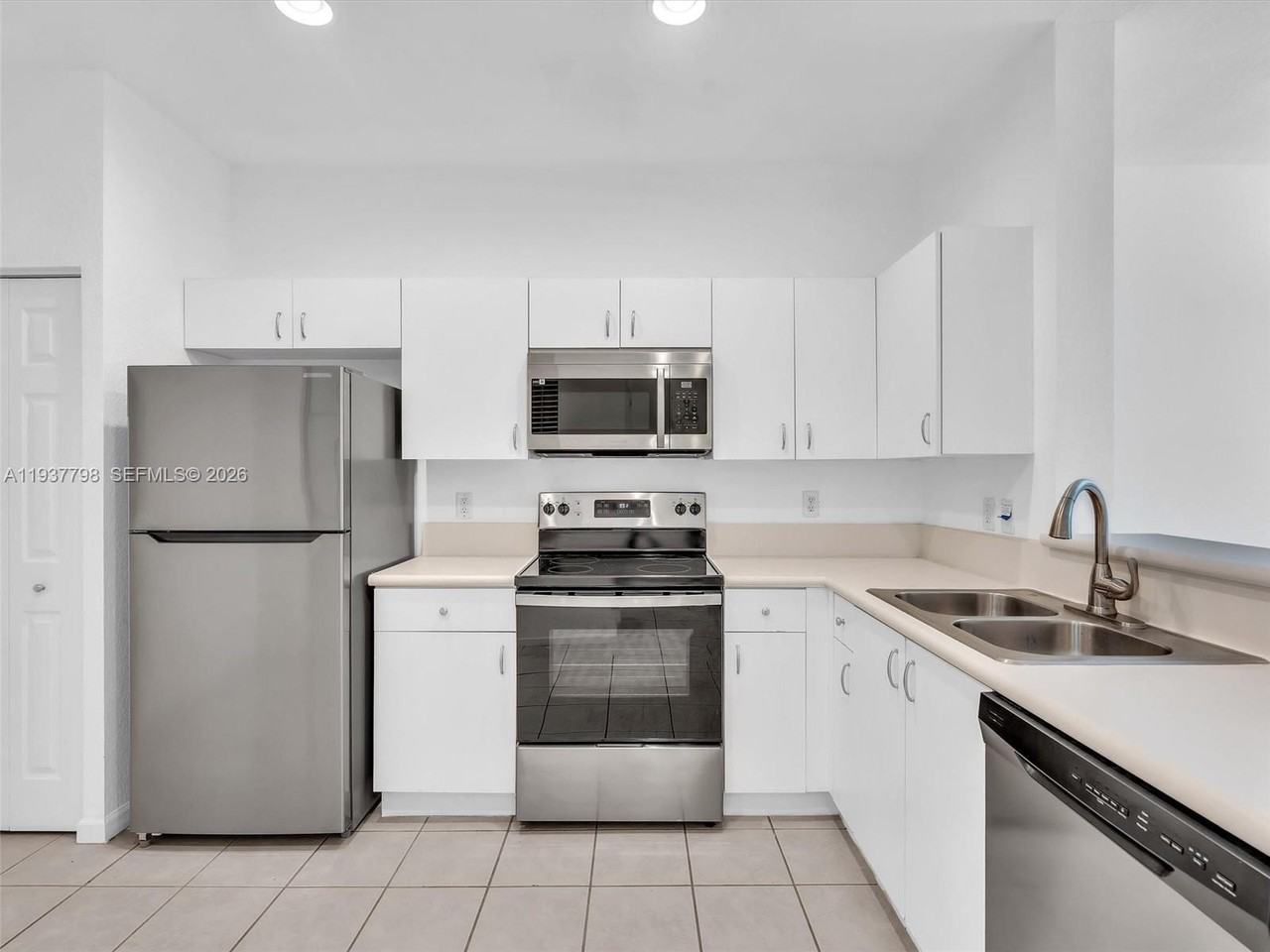 3873 Tree Top Dr #3873 - Photo 7 of 46