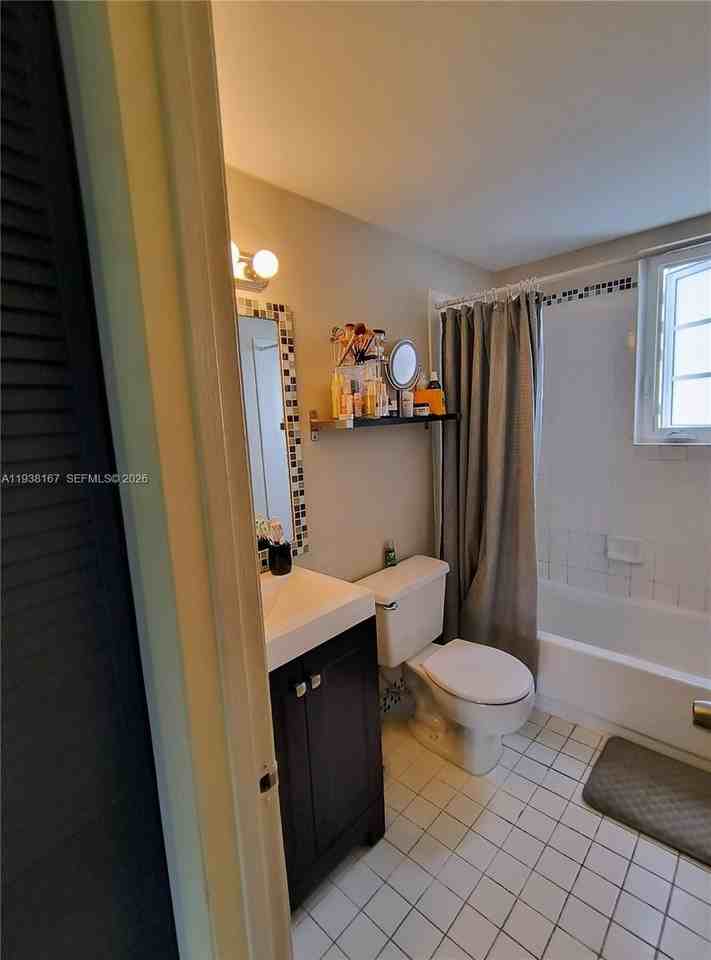 833 10th St #203 - Photo 4 of 23