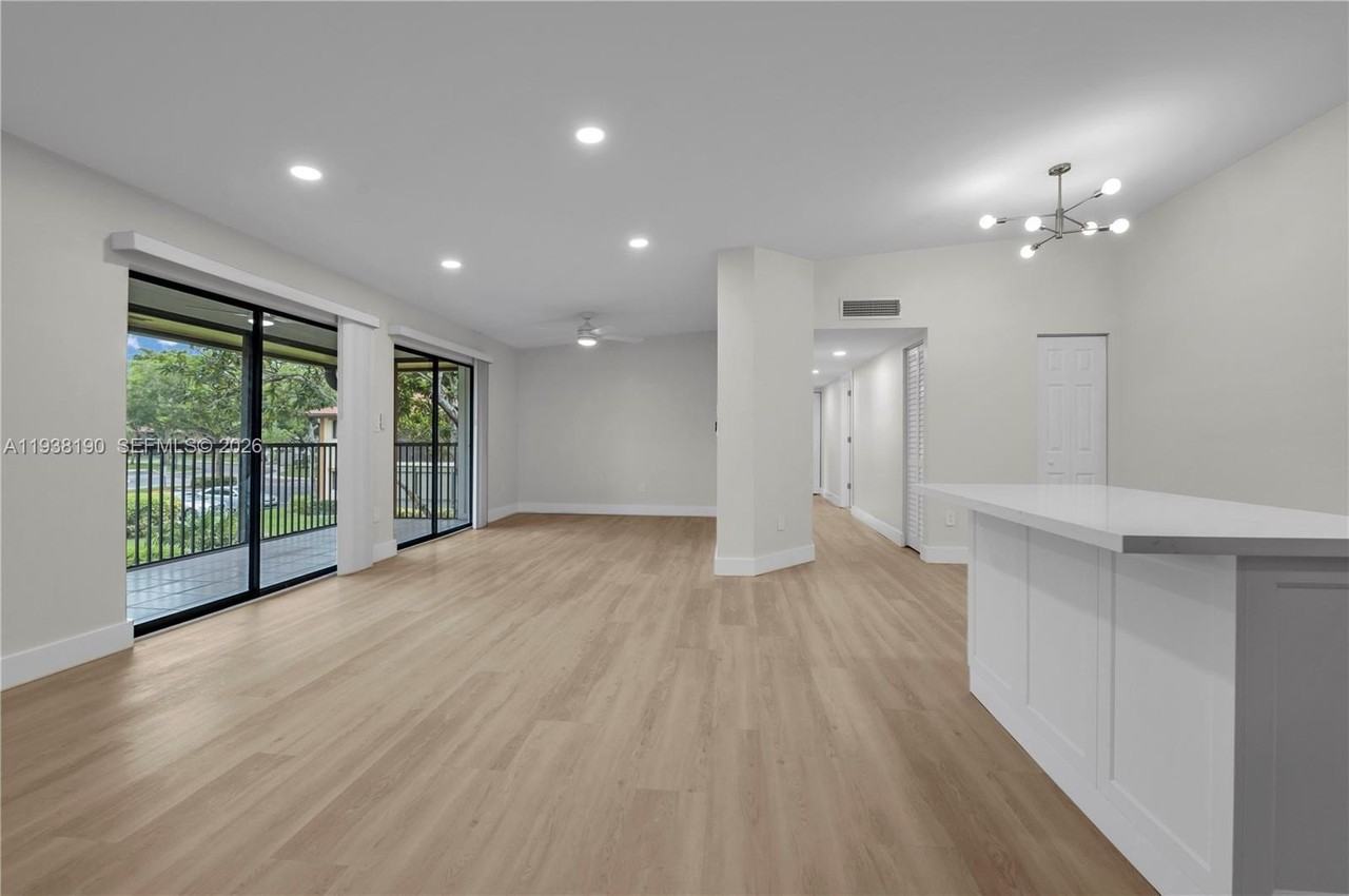 10959 W Clairmont Cir #211 - Photo 5 of 32