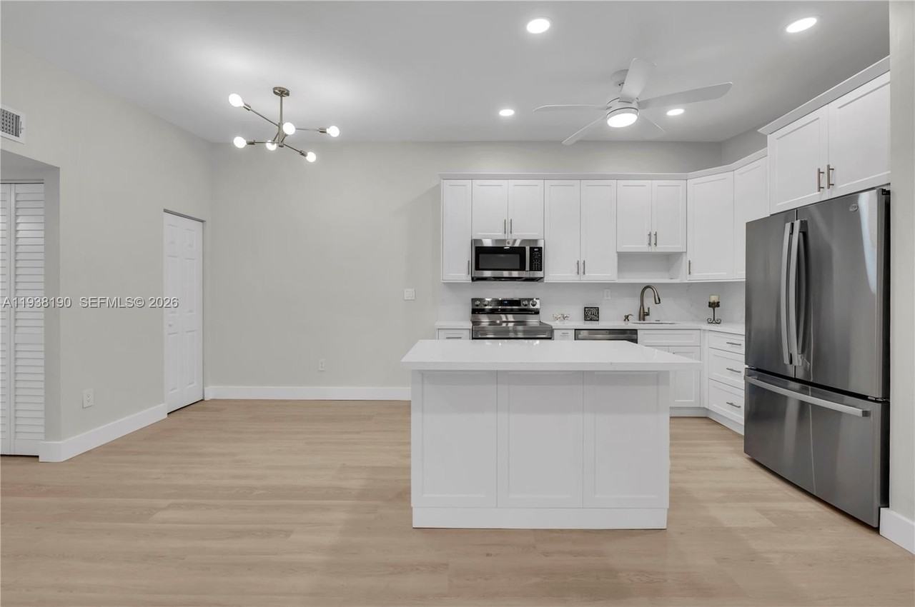 10959 W Clairmont Cir #211 - Photo 6 of 32