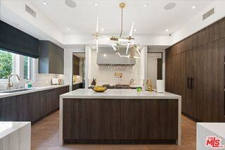 506 N Rexford Dr - Photo 2 of 8