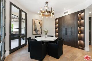 506 N Rexford Dr - Photo 3 of 8