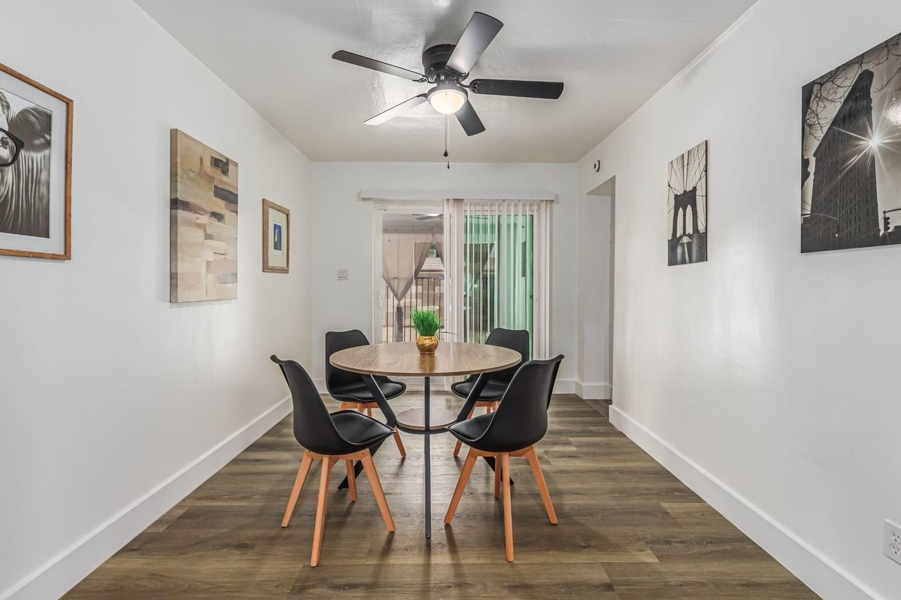 E Seldon Ln - Photo 2 of 22