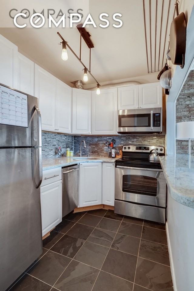 522 E 88th St #5A - Photo 2 of 5