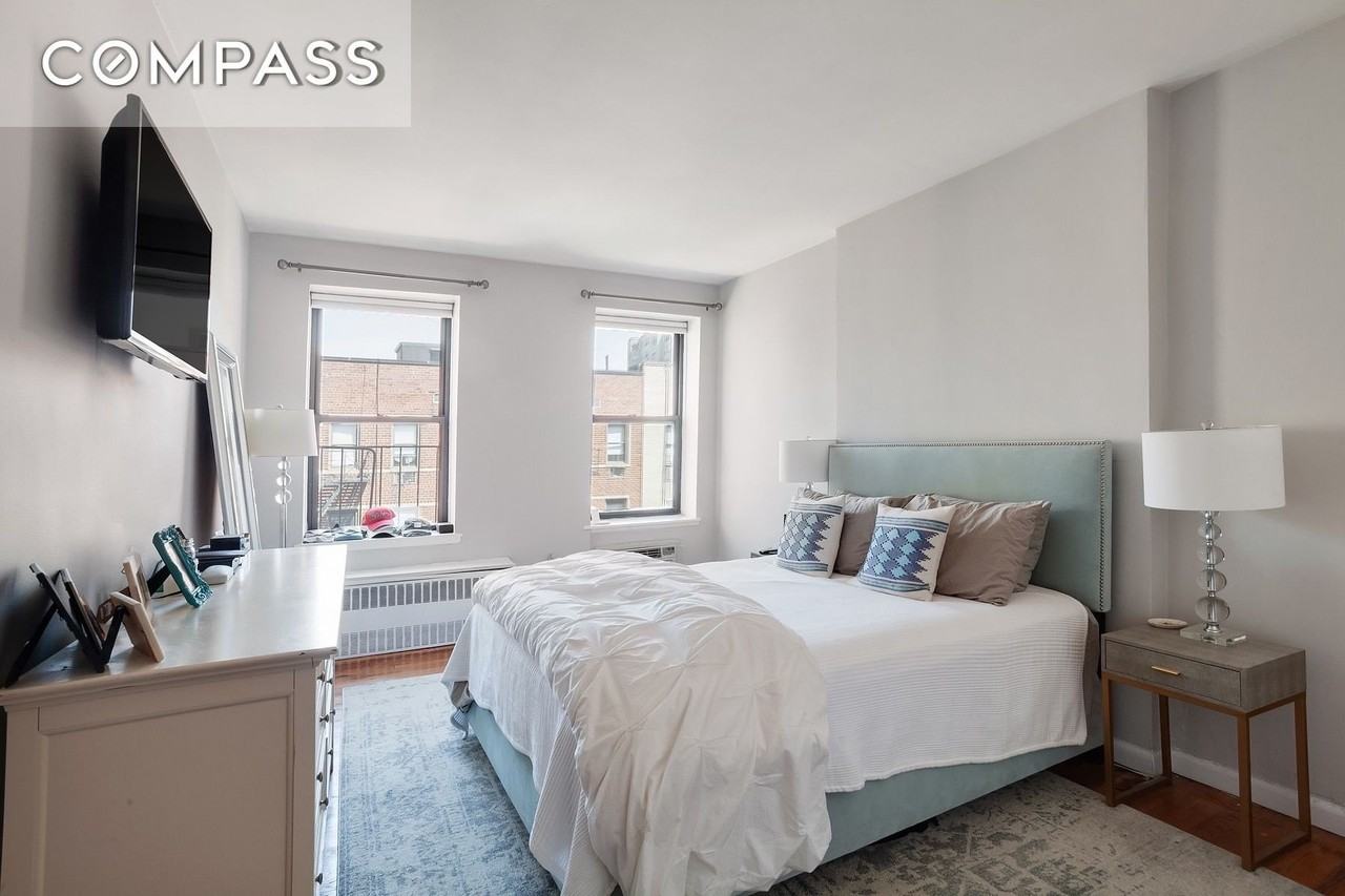 522 E 88th St #5A - Photo 3 of 5