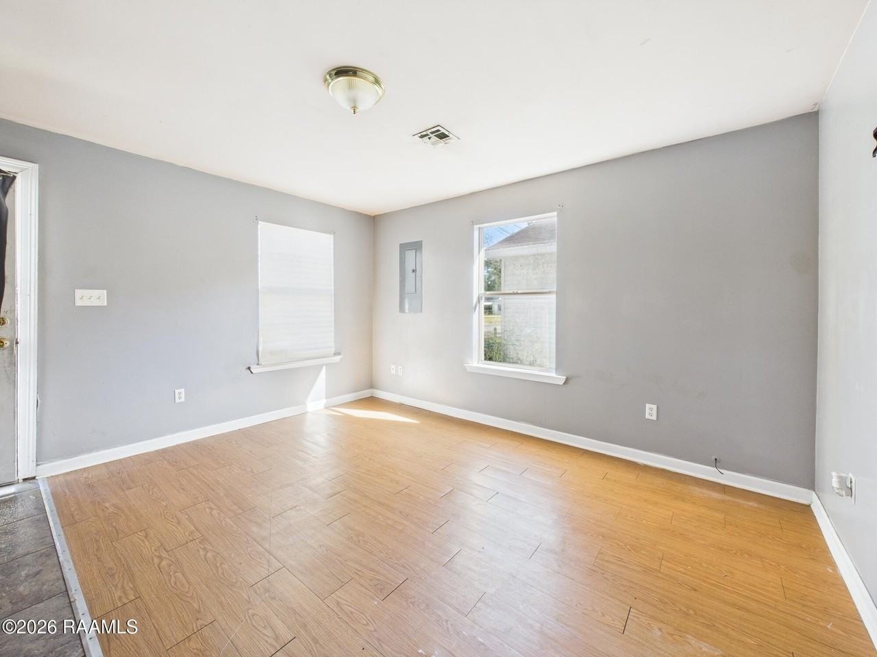 611 Walker Rd - Photo 5 of 19