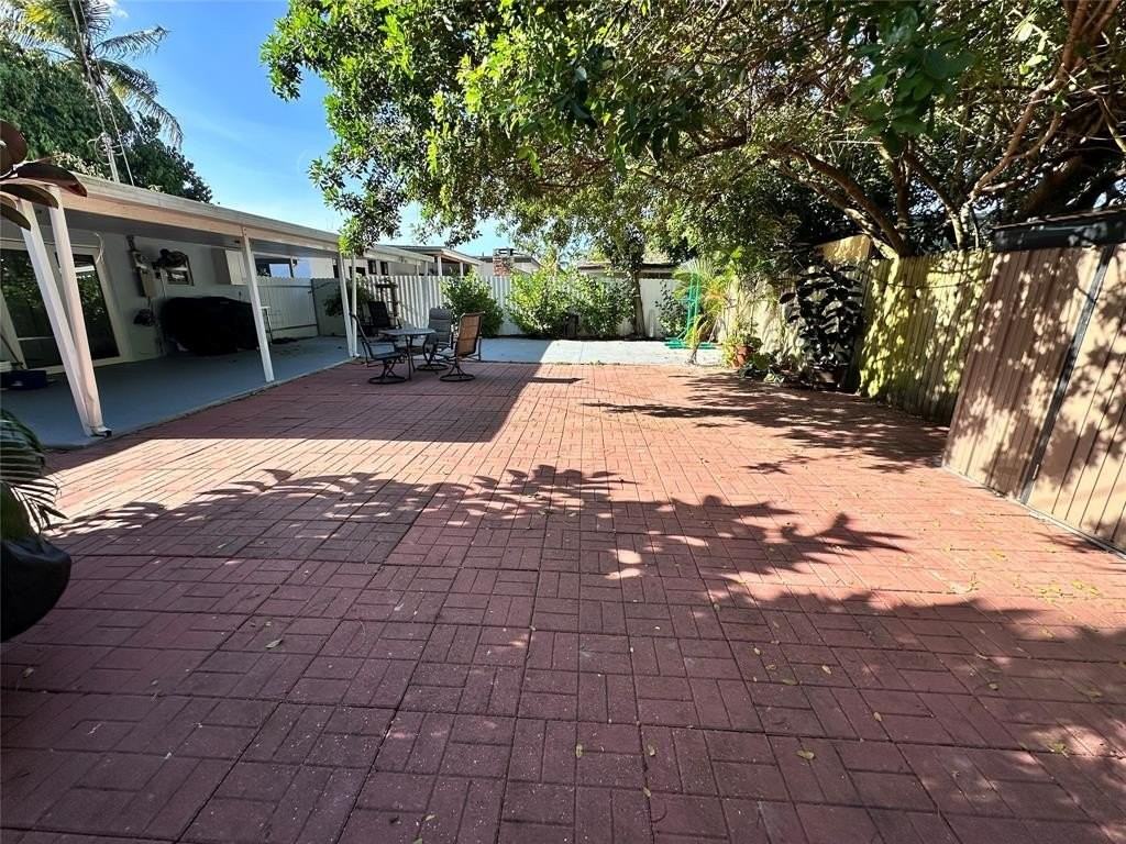 2300 Sw 43rd Ter - Photo 7 of 50