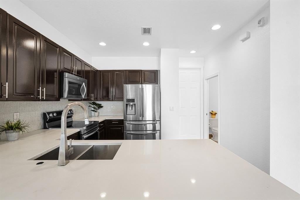 1427 Nw 34th Way #1427 - Photo 5 of 49